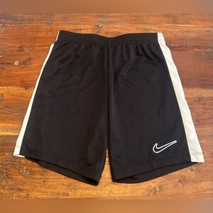 Nike Youth Boys Dri-Fit black shorts. Size medium. EUC